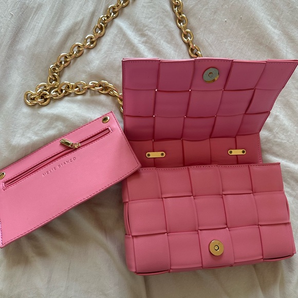 Melie Bianco Pink Woven Shoulder Bag with Gold Chain - Picture 3 of 4